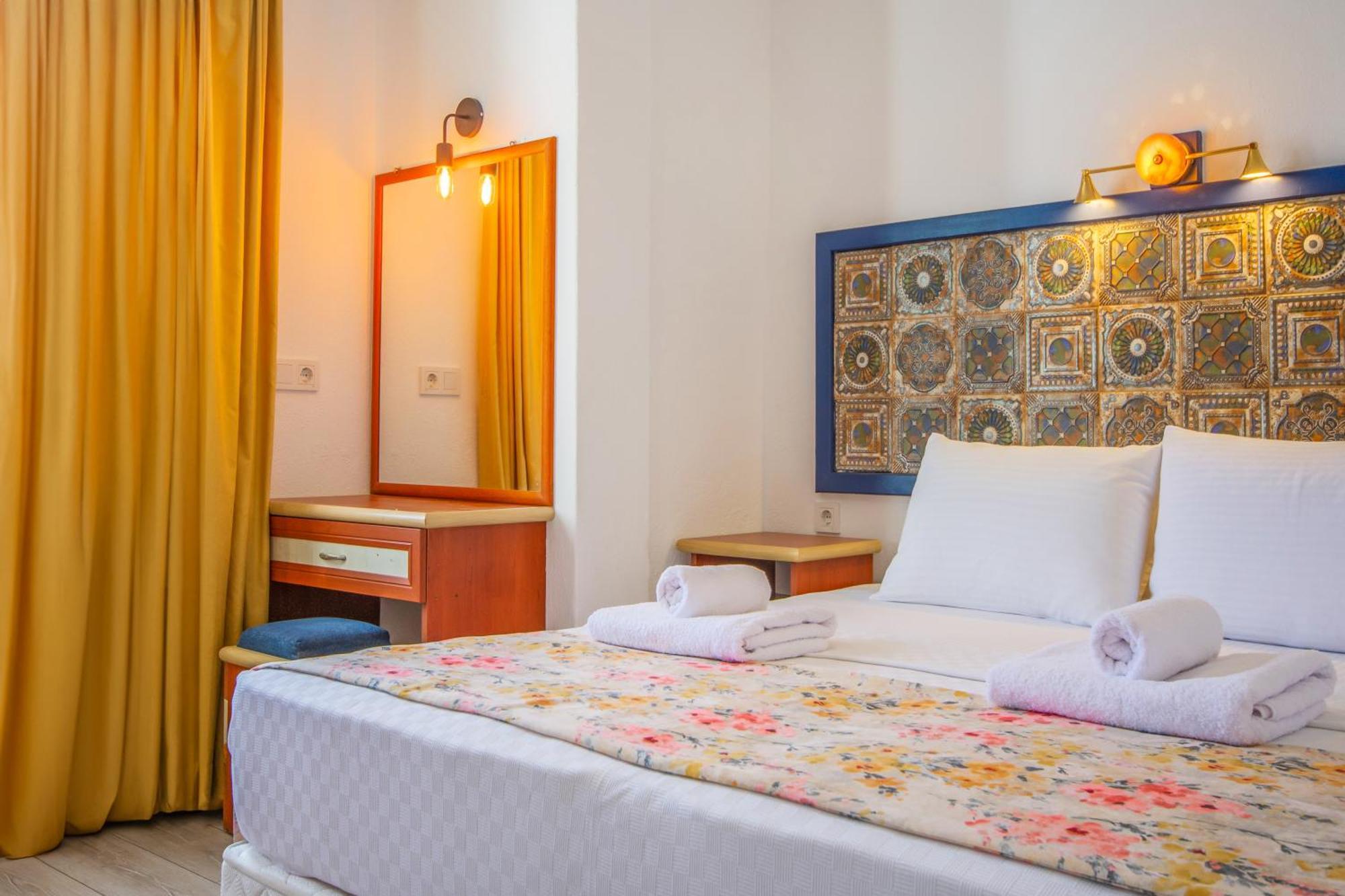 Oezguem Suite Otel Datca Exterior foto